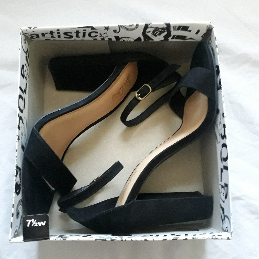 Black one strap 3 1/2 heels - Picture 6 of 6
